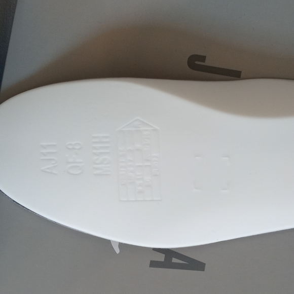 "EARLY" Jordan 11 - Picture 15 of 16